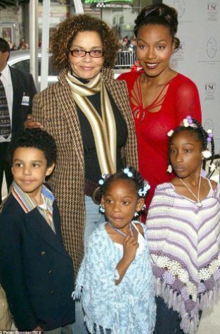 Jan Gaye with her daughter Nona and grandkids.
